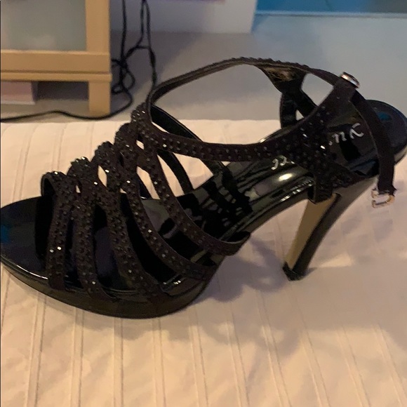 Heels - Picture 5 of 5